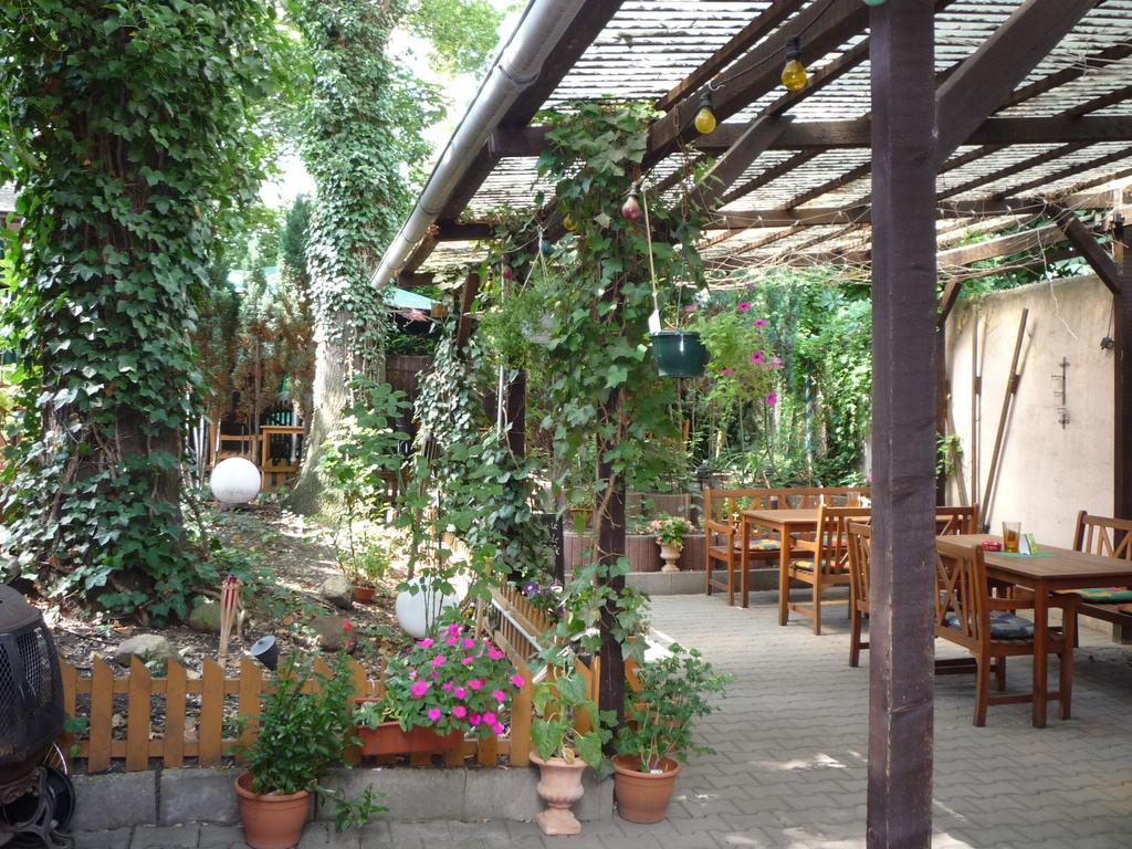 Gasthof & Pension Hause Halle  ภายนอก รูปภาพ